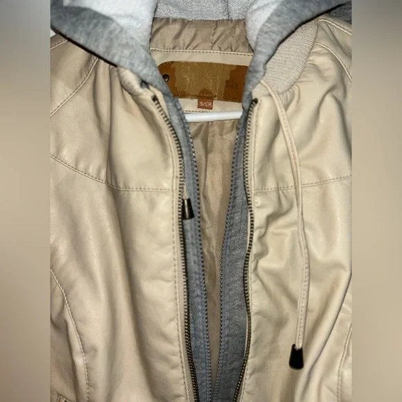 cream/beige faux leather jacket with grey hood S - Picture 3 of 6
